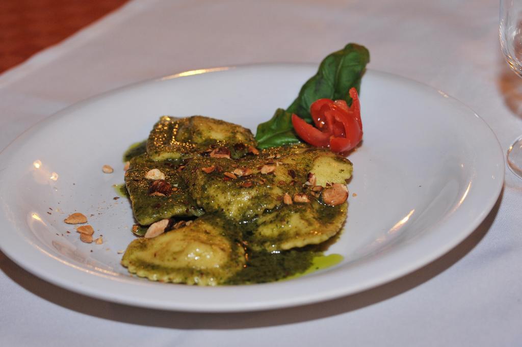 Locanda Rurale Santa Marta อาโวลา ภายนอก รูปภาพ
