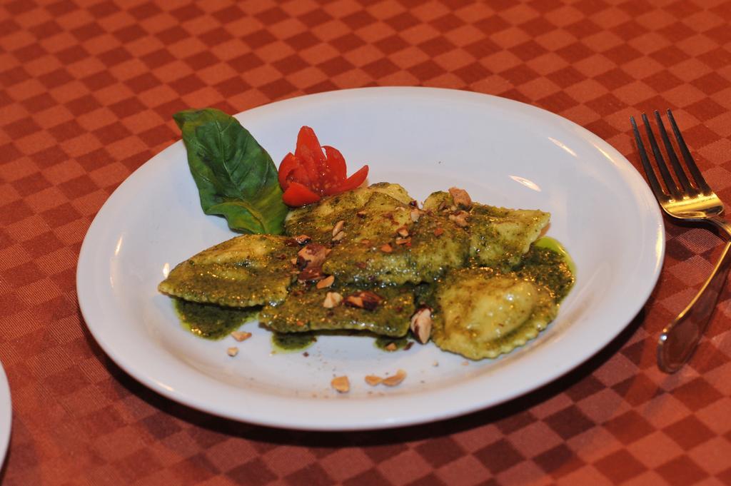 Locanda Rurale Santa Marta อาโวลา ภายนอก รูปภาพ
