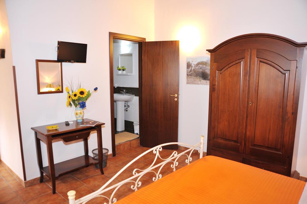 Locanda Rurale Santa Marta อาโวลา ภายนอก รูปภาพ