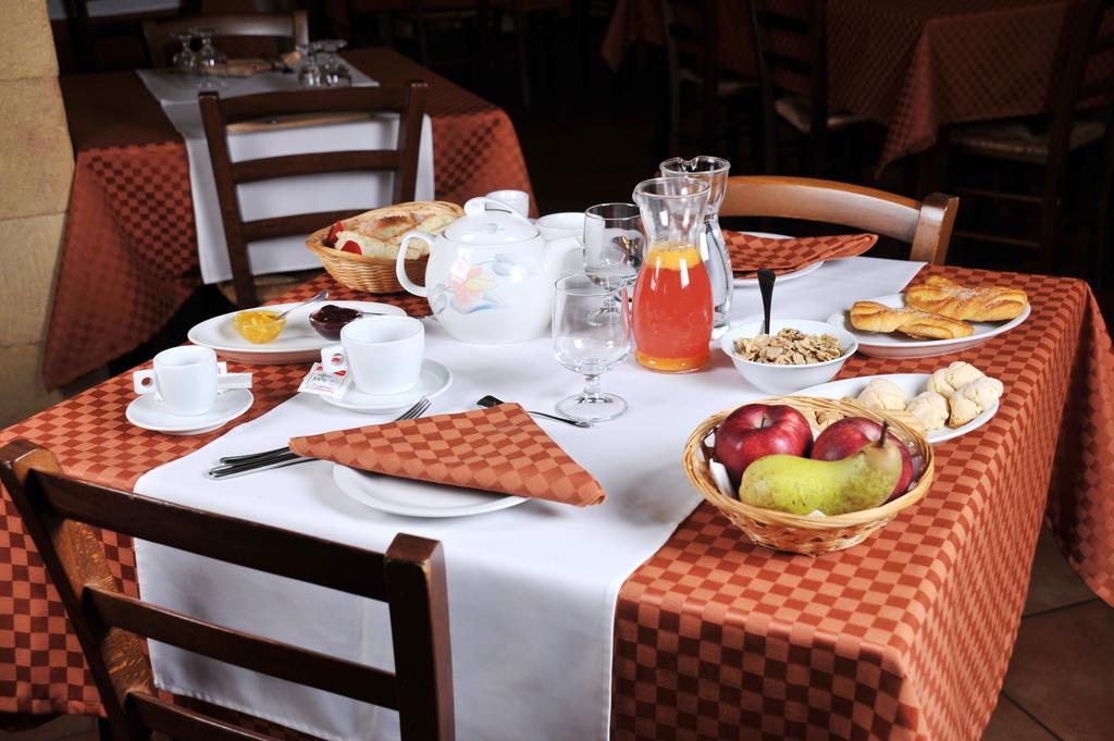 Locanda Rurale Santa Marta อาโวลา ภายนอก รูปภาพ